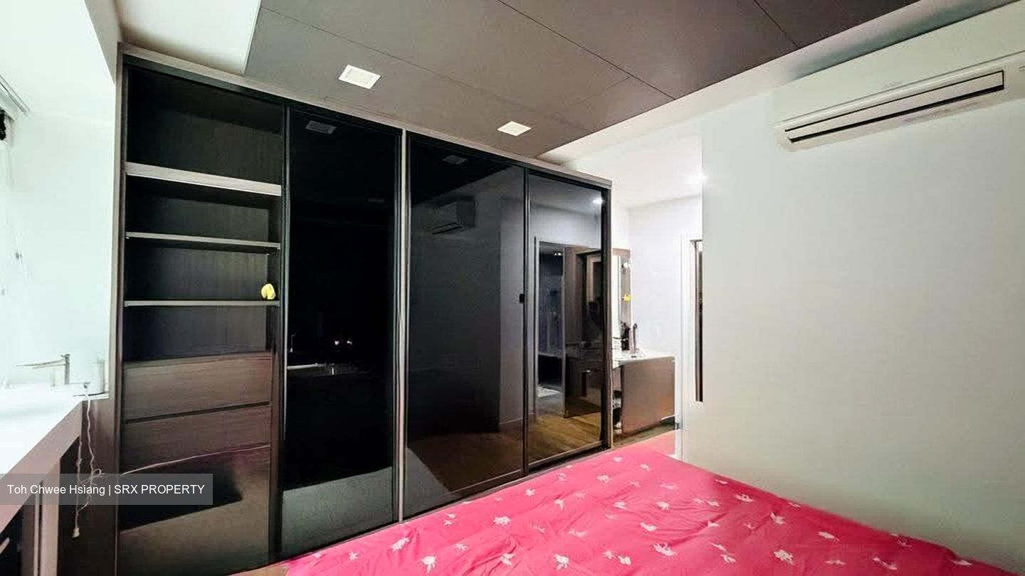 The Esparis (D18), Condominium #620745471